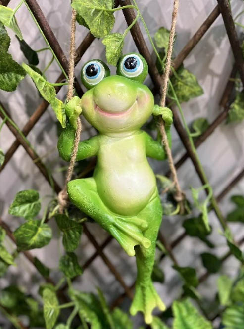 Resin Frog: 18x10x31cm