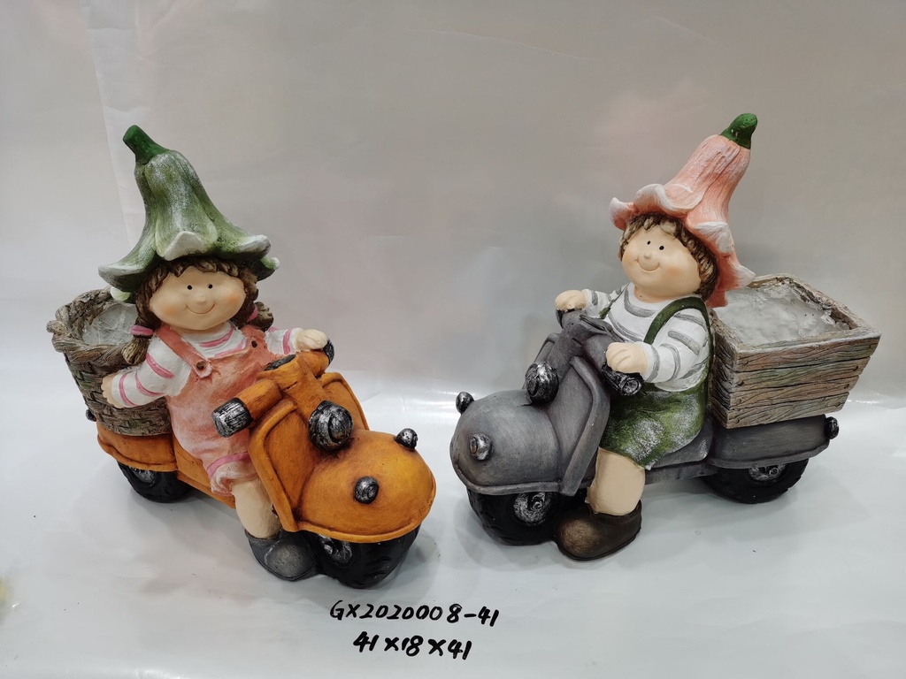 Resin Child Ornament: 40x20x38cm