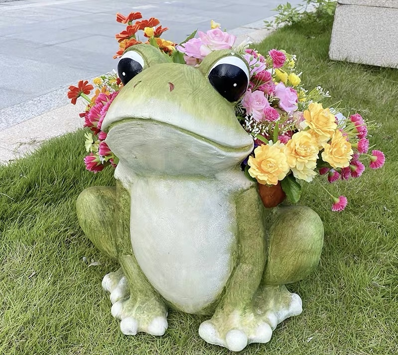 Resin Frog Ornament: 36x37x42cm